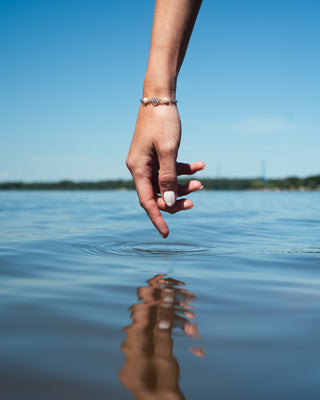 Helmi bracelet with an Akoya pearl, silver